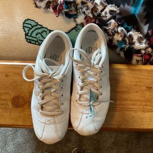 Cheerleading shoes